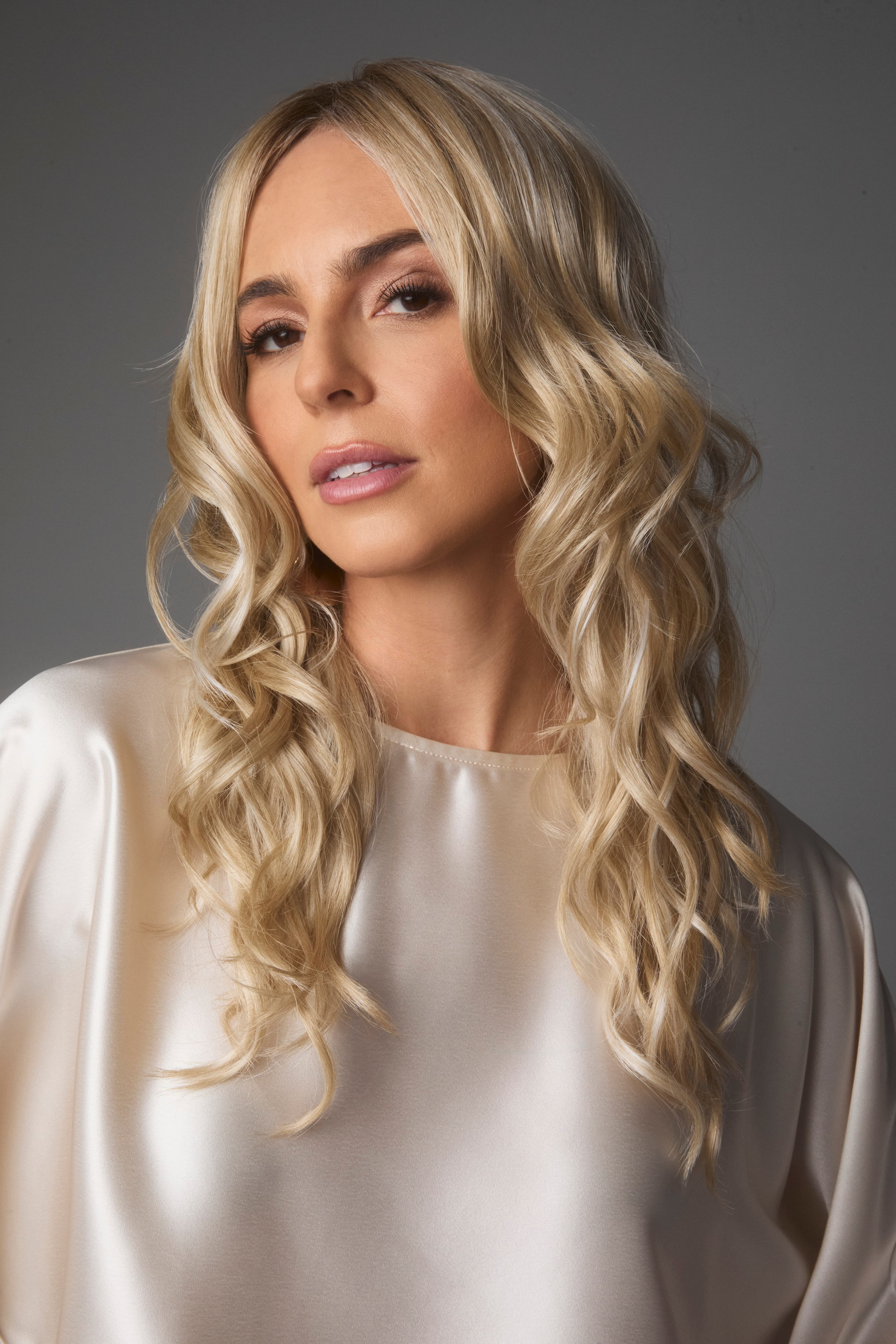 Hana in NM Sandy Cream Blond (Rooted)